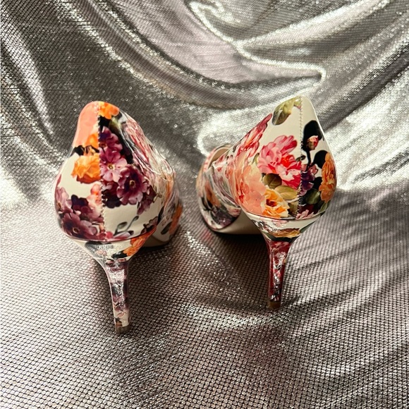 New Woman’s Madden Girl Flower💐Print Heels size 7 Dazzling Beautiful 🌺🌸👍 - Picture 5 of 12